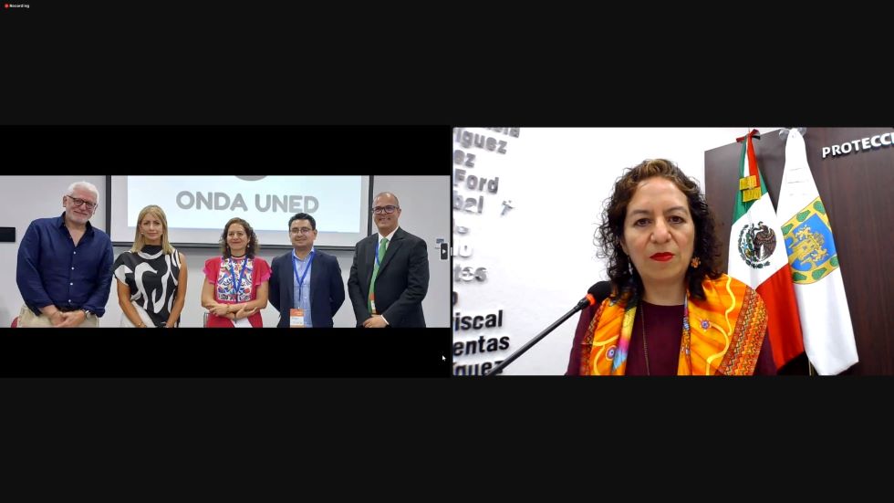 Entrega del informe de la comisión al I Congreso Internacional de ...
